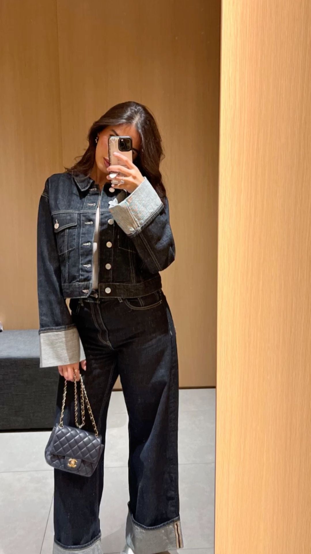 Bea Ensemble Denim Femme – Jachetă scurtă & blugi largi cu revere contrastante pentru un look la modă