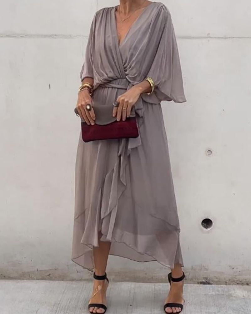 Kjole Femme Cristi – Elegant slå-om kjole med flagermusærmer & asymmetrisk kant