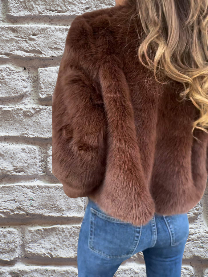 Hiya Short faux fur jacket for women – Chic coat with zipper closure with fur details & warm and comfortable fit