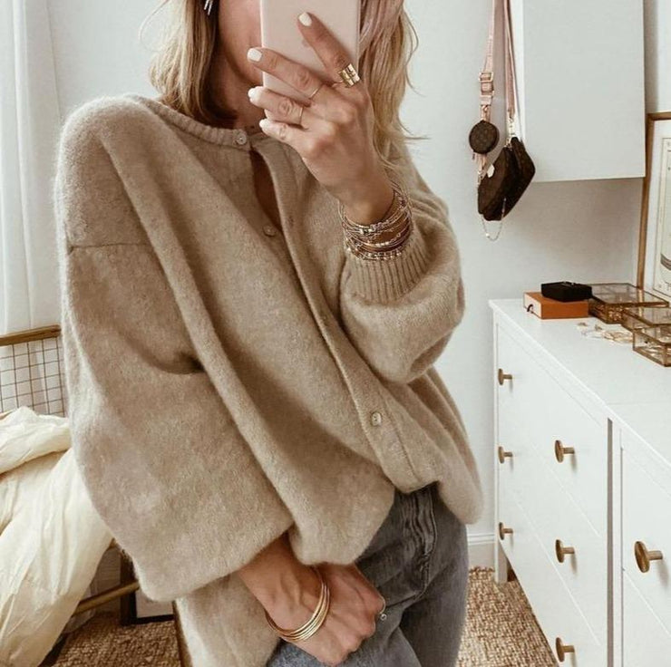 Cardigã Lindy Oversize Mulher – Casaco Macio com Botões e Corte Descontraído Moderno