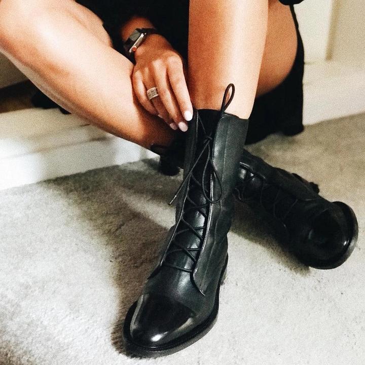 Zuriel Botas Femininas – Botas Altas Elegantes com Salto e Atacadores em Couro Premium