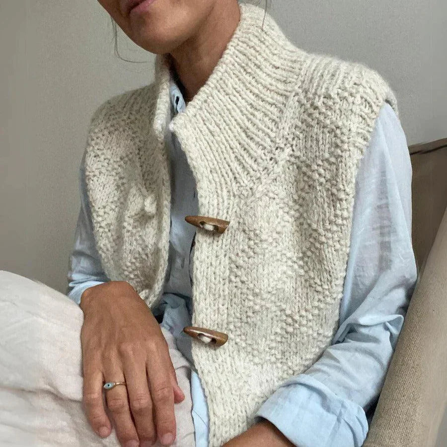 Naomi-pusero naisille – Tyylikäs pusero laadukkaista materiaaleista ja hienostuneilla yksityiskohdilla