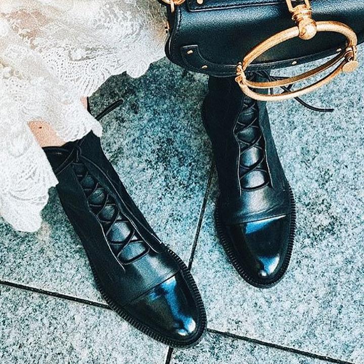Zuriel Botas Femininas – Botas Altas Elegantes com Salto e Atacadores em Couro Premium