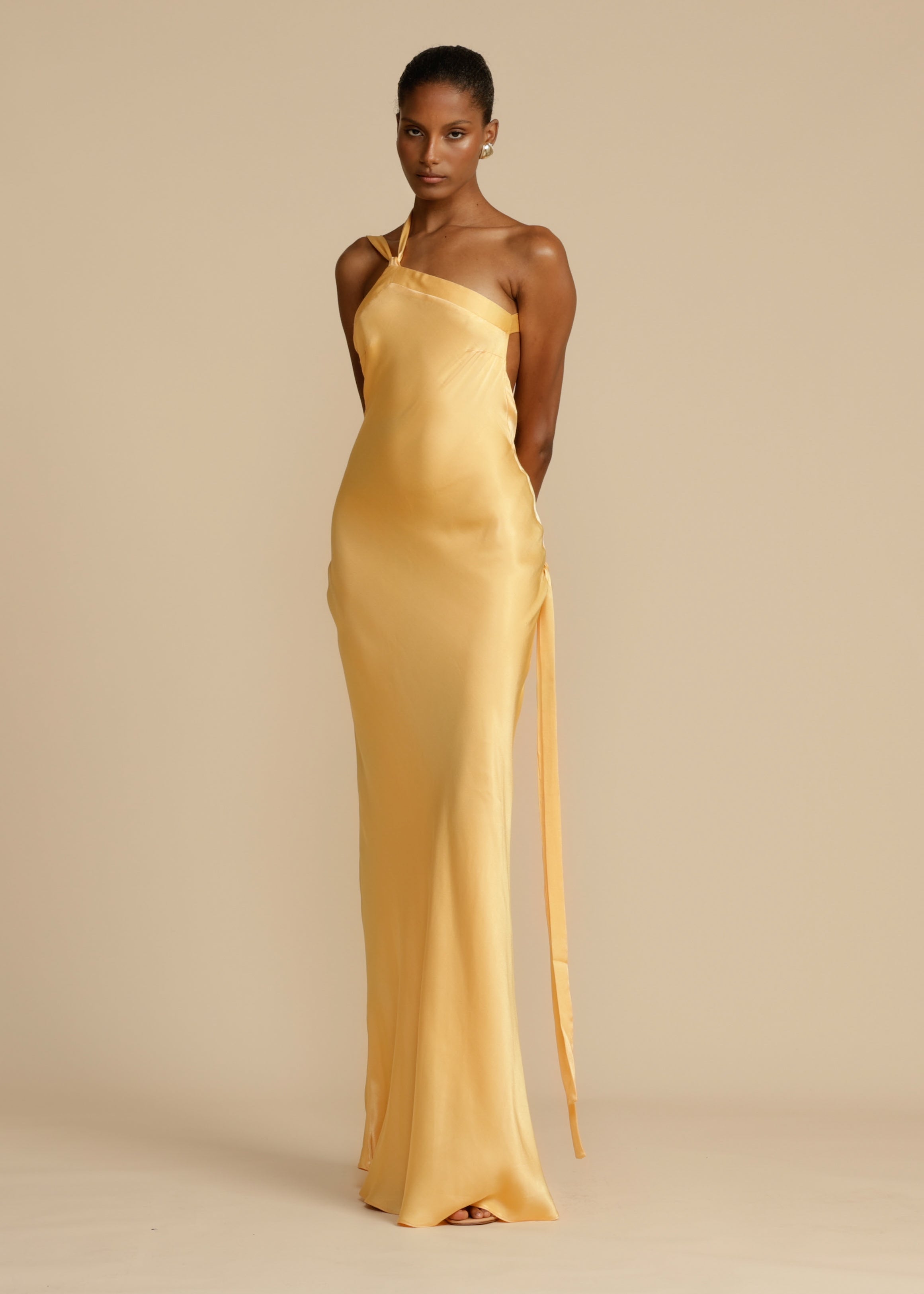 Elena Robe Longue Femme – Rochie de seară din satin de mătase cu spate gol și decolteu asimetric