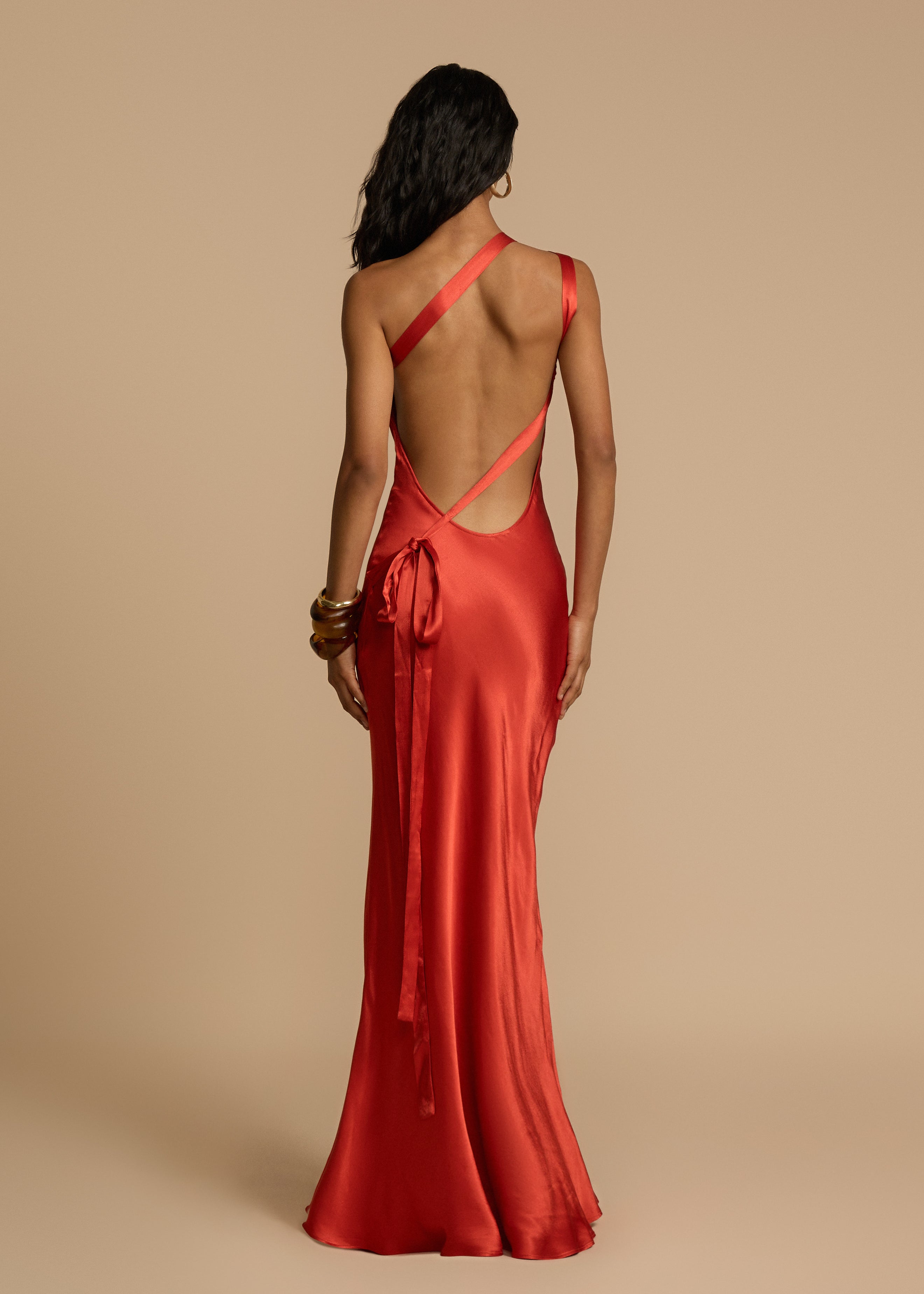 Elena Robe Longue Femme – Rochie de seară din satin de mătase cu spate gol și decolteu asimetric