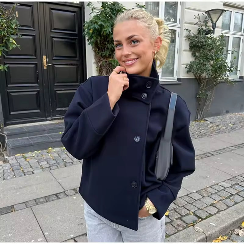 Elise Kort Kåpe Dame – Elegant, Komfortabel og Allsidig med Dobbelspent Design