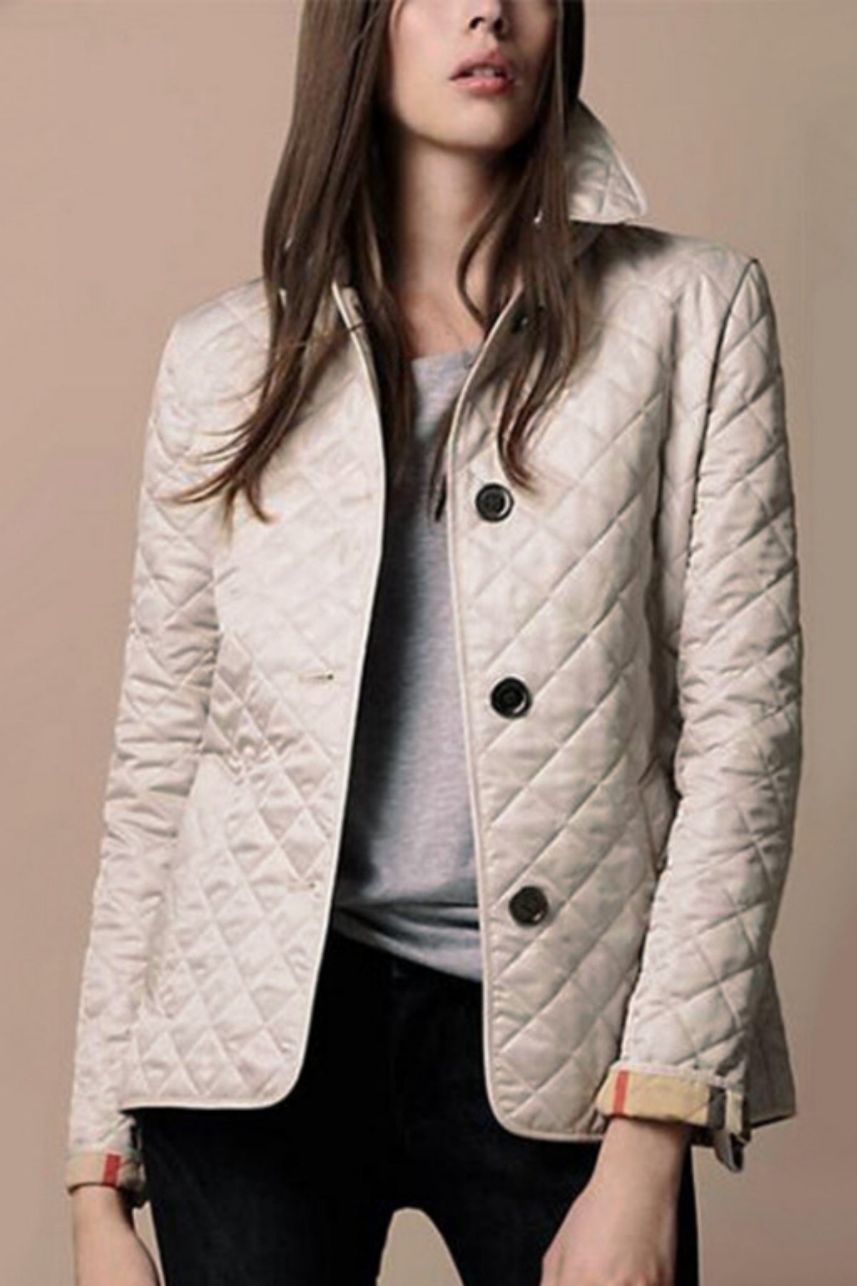 Clara Veste Matelassée – elegante und bequeme Jacke mit raffinierten Details und tailliertem Design