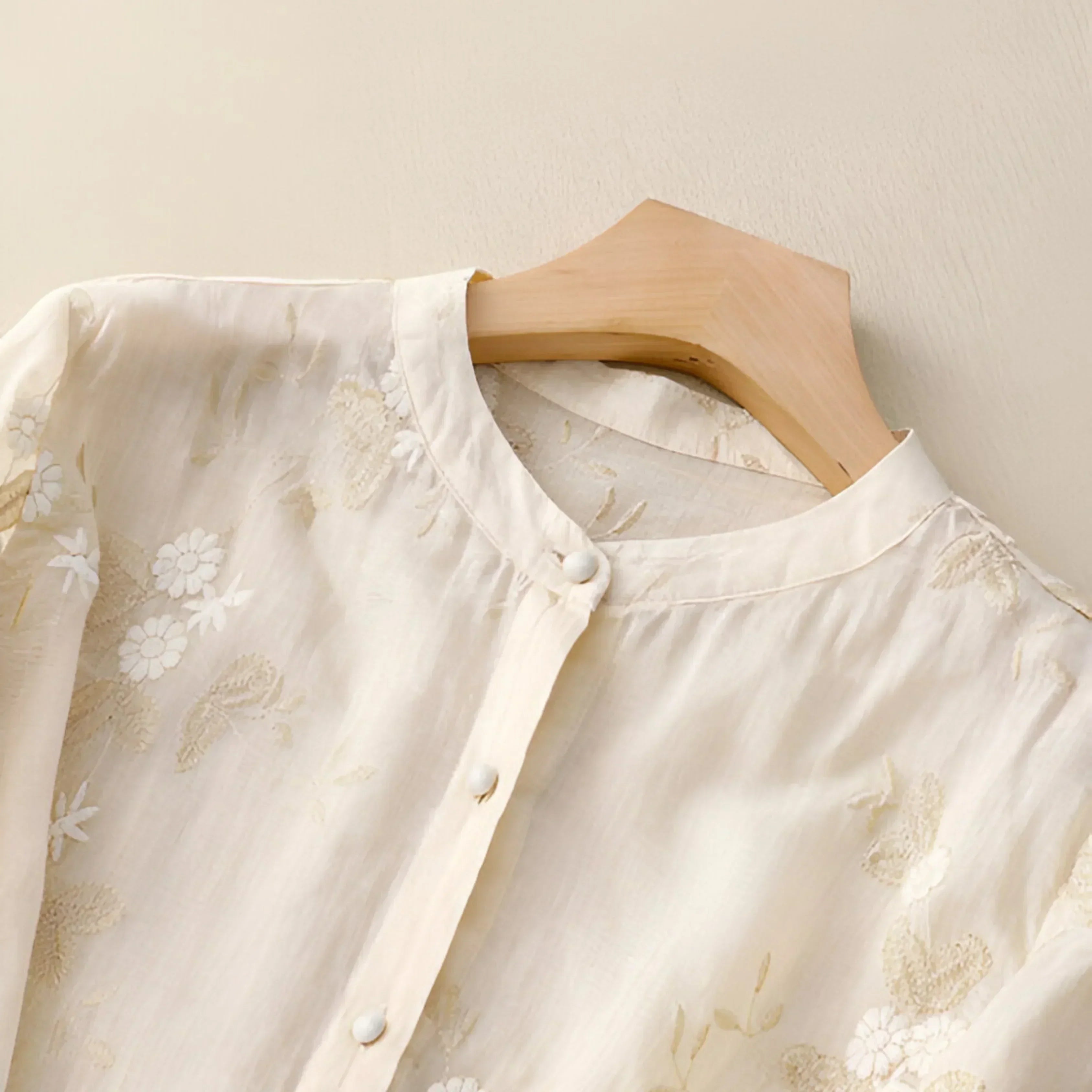 Emily Blouse Femme – Blouse Fleurie Élégante en Tissu Aérien à Coupe Classique