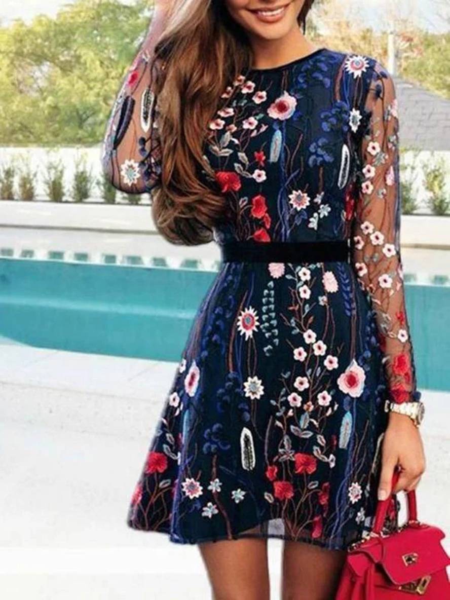 Daizrie Robe Femme – Kort broderet blomsterkjole med lange ærmer & elegant rund hals