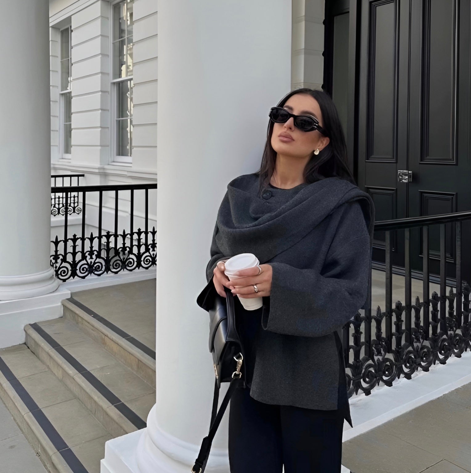 Emma ženski pončo – asimetričan od vune, elegantan i idealan za zimsku toplinu