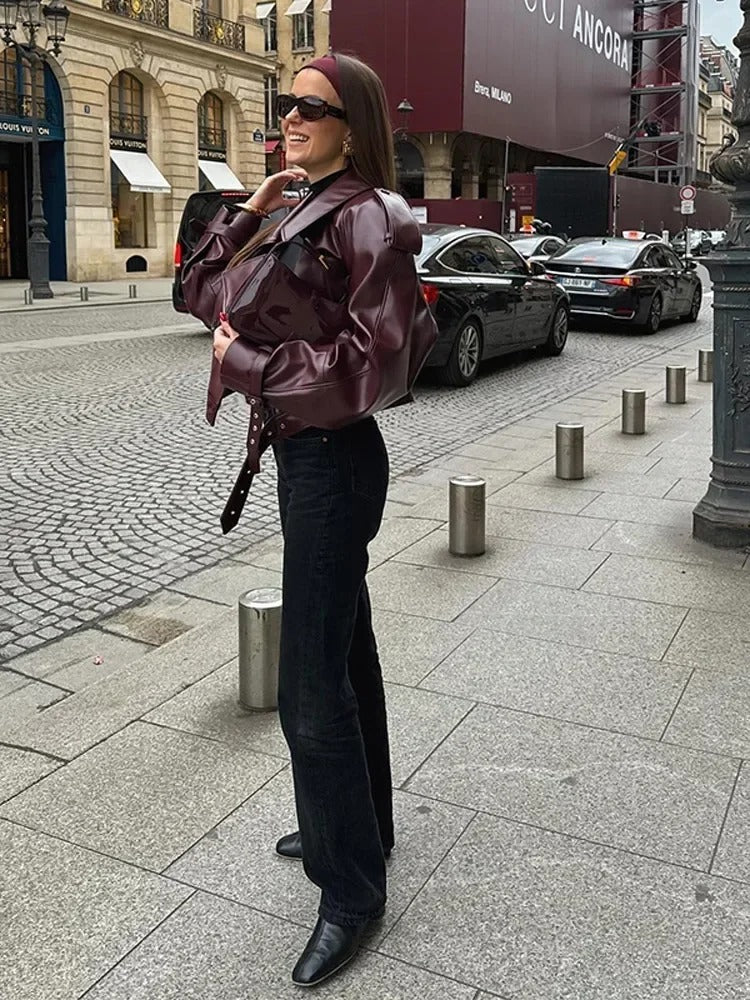 Clara Veste en Cuir Femme – Krátký oversize model s strukturovanými detaily a páskem
