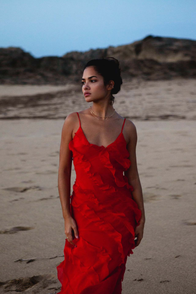 Robe Longue Femme Ashtine – Leichtes Sommerkleid mit Volants und mehrlagigem Rock & Strandlook