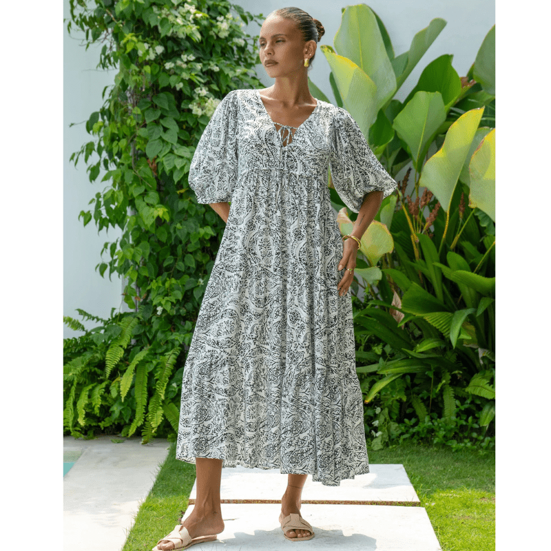Rosina Robe Longue Looksy – Abstrakt bohemeprint & lagdelt flydende snit