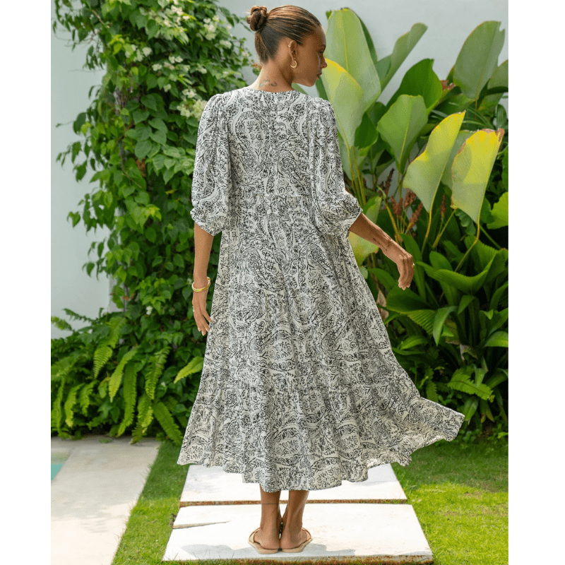 Rosina Robe Longue Looksy – Abstrakt bohemeprint & lagdelt flydende snit