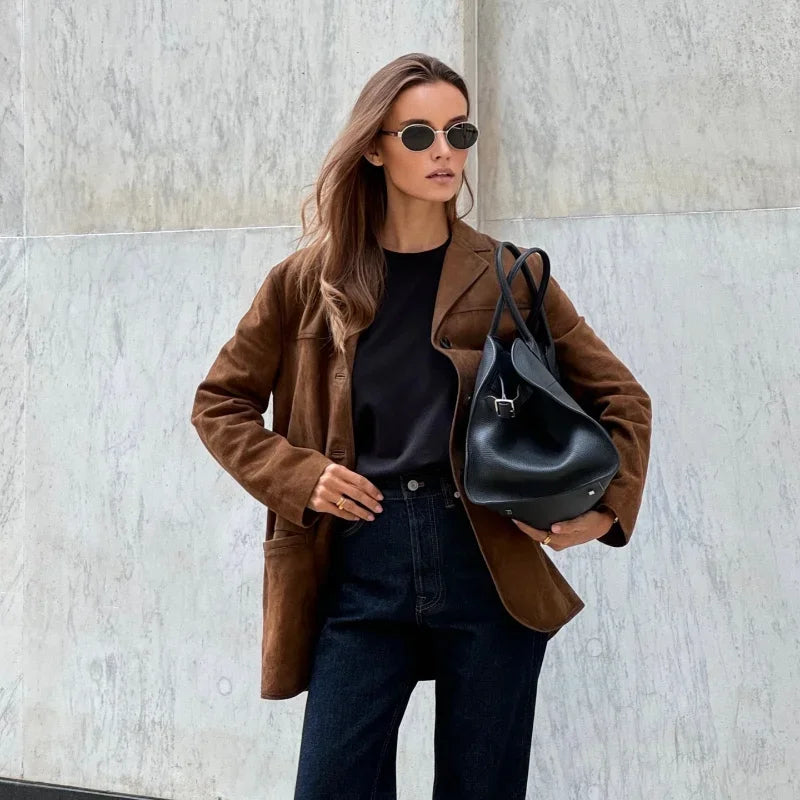Giacca in finta pelle scamosciata da donna Alana: elegante, versatile e ideale per la mezza stagione