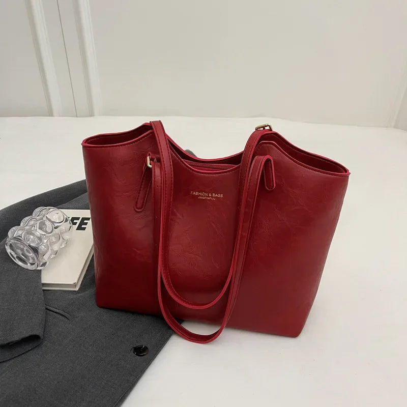 Emma Rustic Edge Tote – Ruime Vintage Tas van Vegan Leer met Sierhanger
