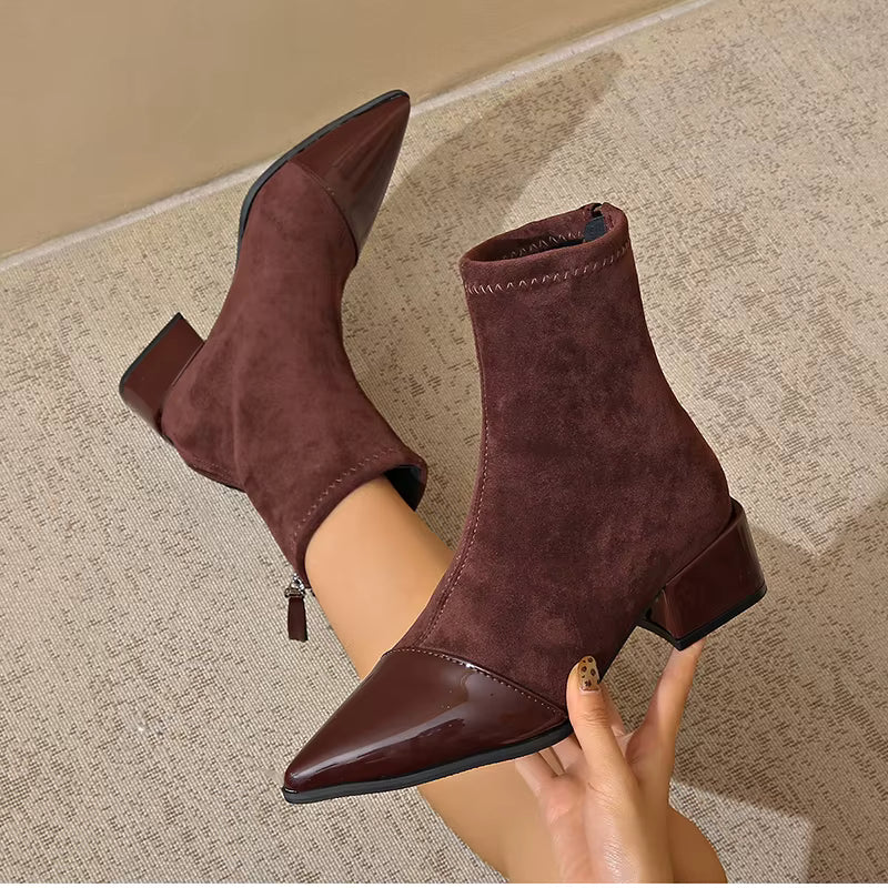 Gracia Dame Støvletter – Elegante Semsket Skinn Boots med Lakkdetaljer & Komfortabel Blokk Hæl