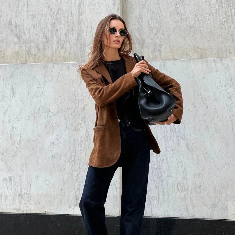 Giacca in finta pelle scamosciata da donna Alana: elegante, versatile e ideale per la mezza stagione
