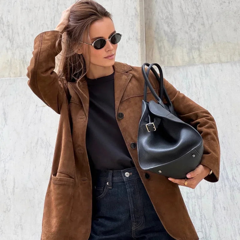 Giacca in finta pelle scamosciata da donna Alana: elegante, versatile e ideale per la mezza stagione