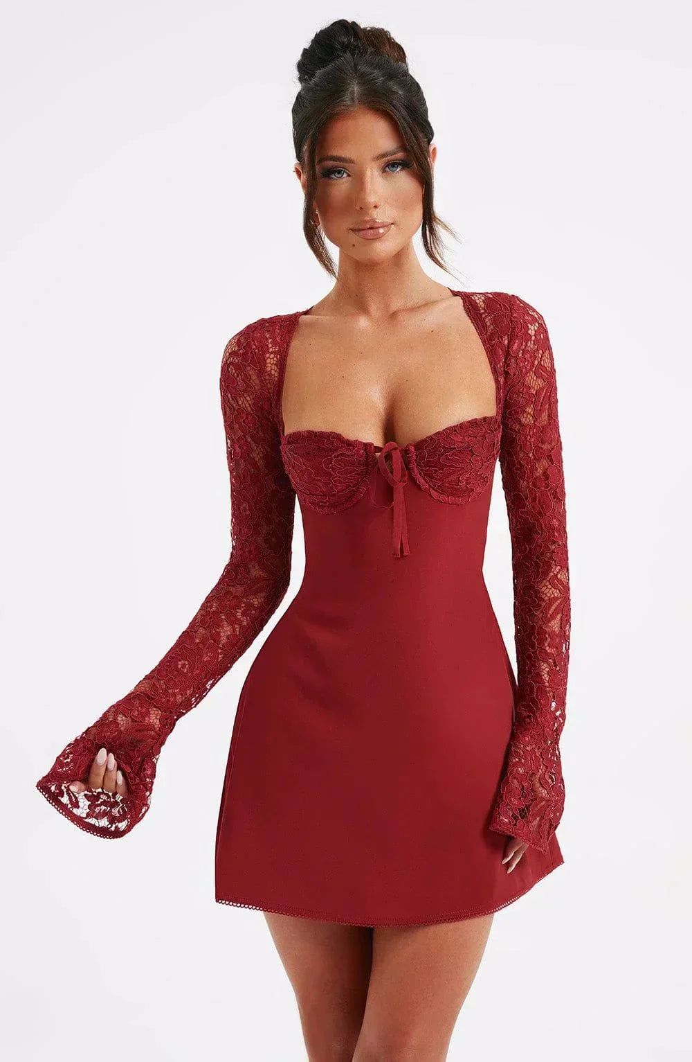 Juliette Rochie Mini Femeie – Rochie Elegantă din Dantelă cu Decolteu în Formă de Inimă și Croială Ajustată