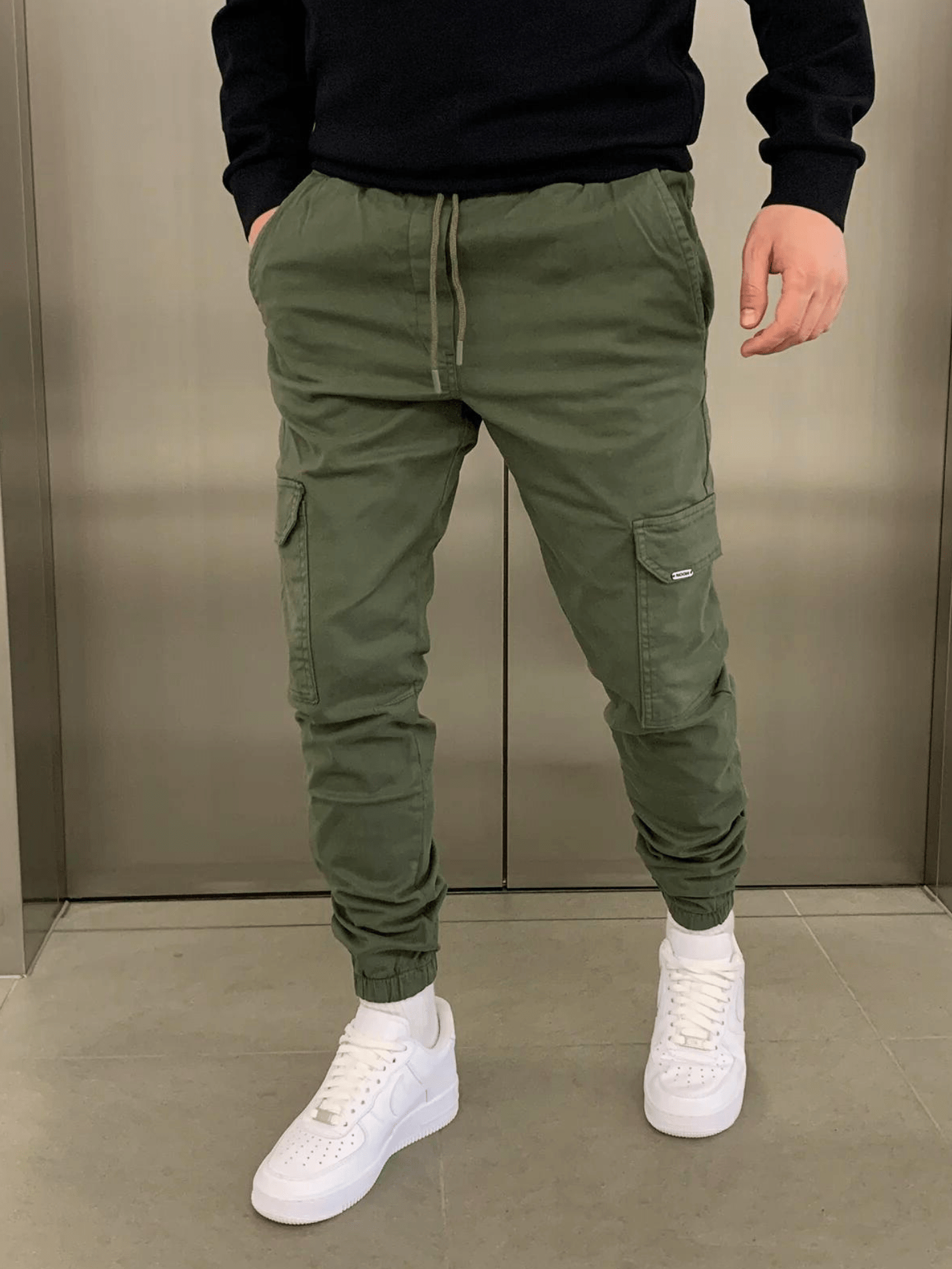 James Pantalon Jogger Cargo Férfiaknak – Laza szabású, rugalmas derékrésszel és hasznos zsebekkel