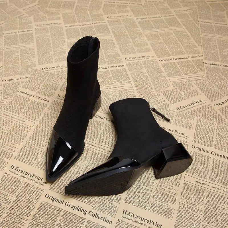 Gracia Dame Støvletter – Elegante Semsket Skinn Boots med Lakkdetaljer & Komfortabel Blokk Hæl