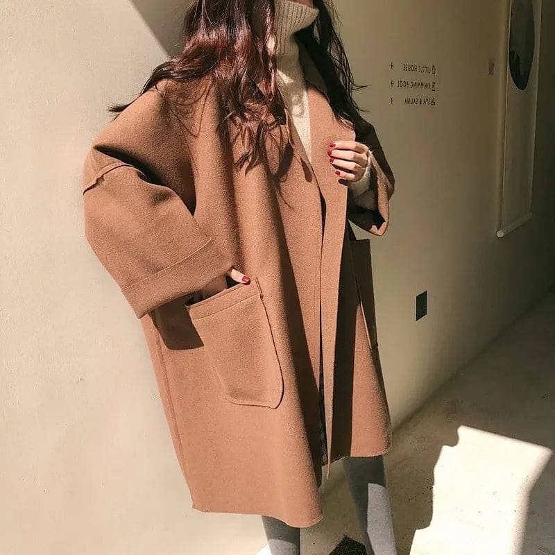 Megan Manteau Long Oversize Femme – Frakke i uld med bælte & dobbeltradet elegant knaplukning