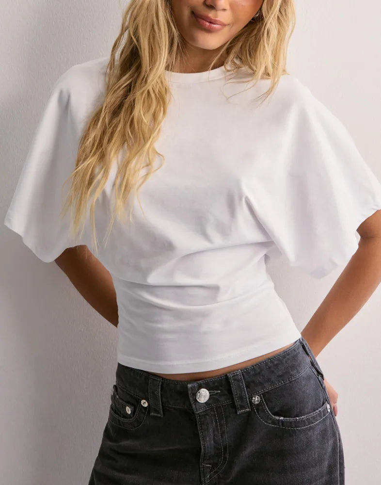 Erica Haut Élégant – Coupe Chic et Design Confortable pour Toutes les Occasions