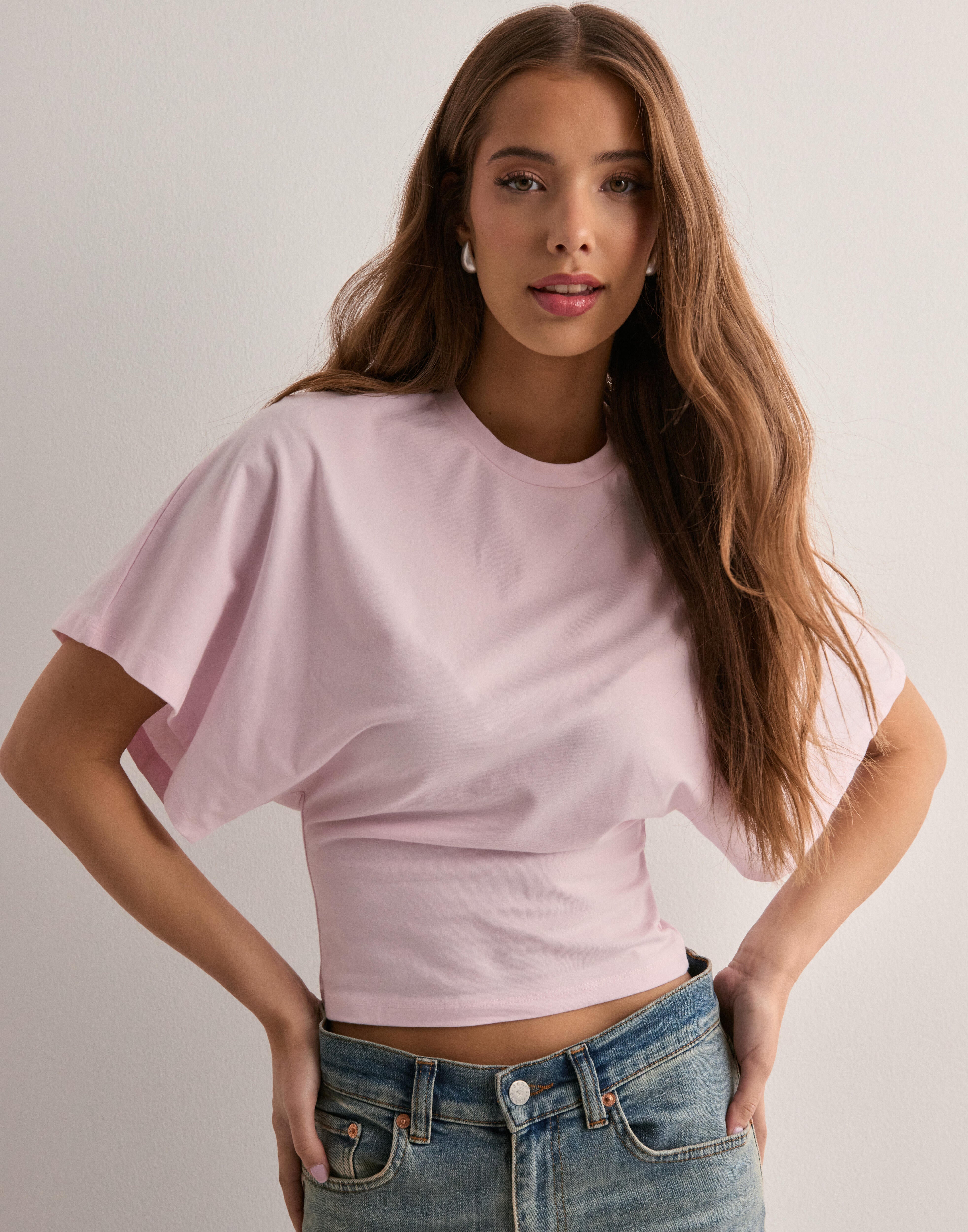 T-shirt Feminina Isabelle – T-shirt Elegante com Mangas Evasées e Corte Ajustado que Valoriza a Silhueta