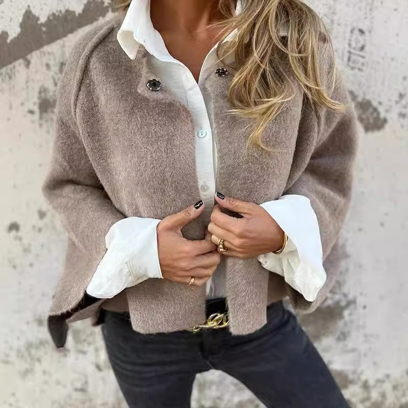 Isabella Damesjas – Kort, Chic en Gemengd Kasjmier met Elegante Drukknopen