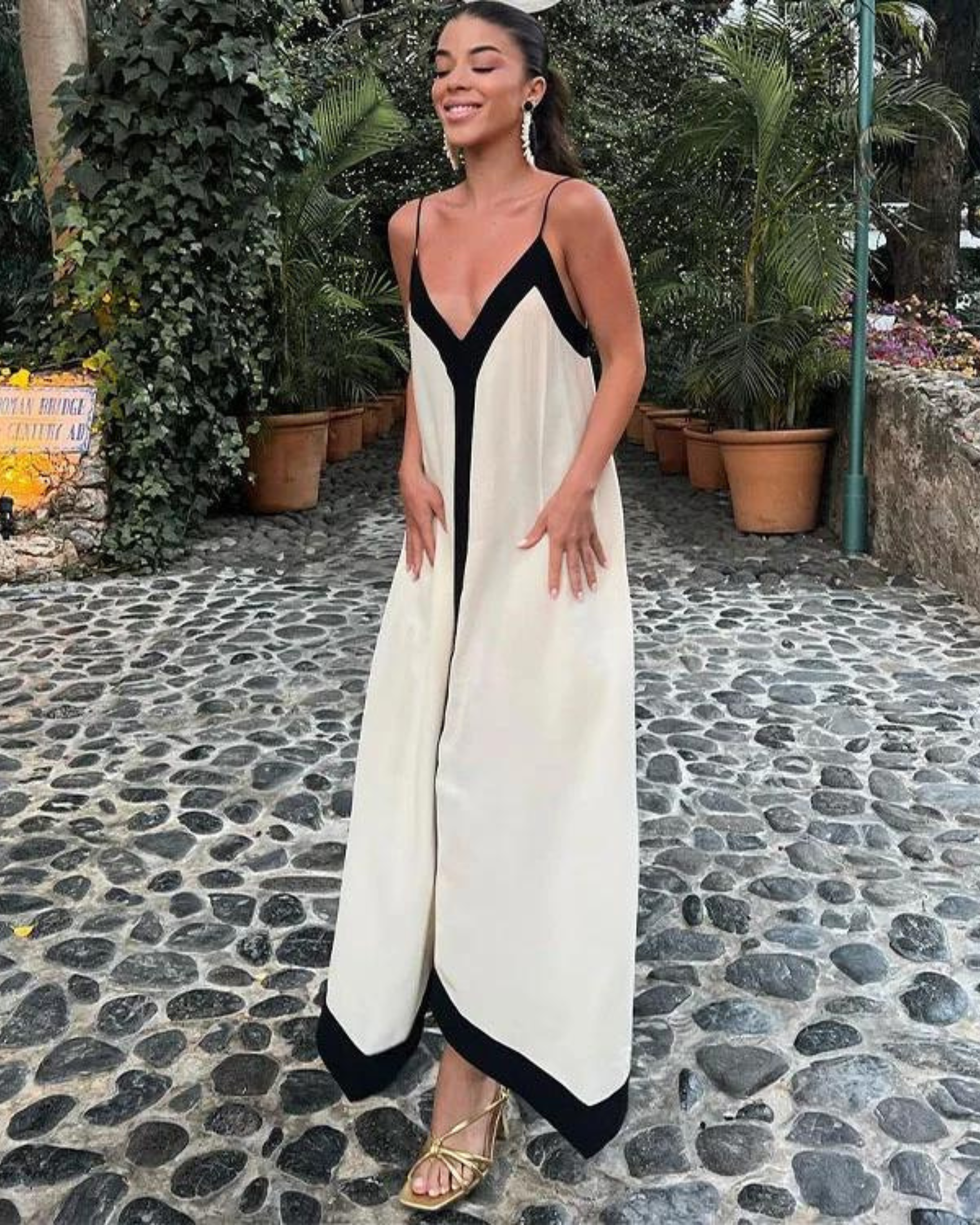 Mery Kjole Femme – Elegant midi-kjole i åndbart stof med flatterende og tidløs pasform