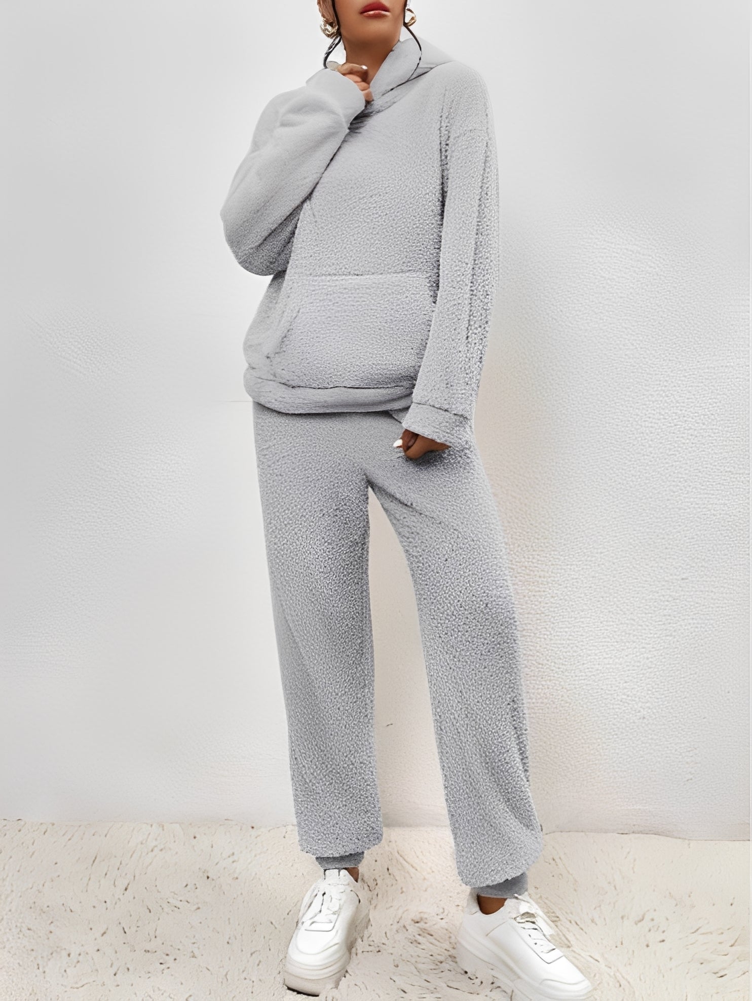 Ayla Ensemble Loungewear en Polaire pour Femme – Hoodie et Pantalon Doux et Confortables pour une Chaleur Décontractée