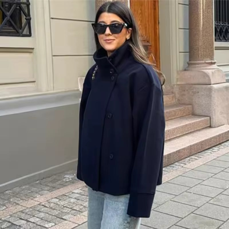 Elise Kort Kåpe Dame – Elegant, Komfortabel og Allsidig med Dobbelspent Design