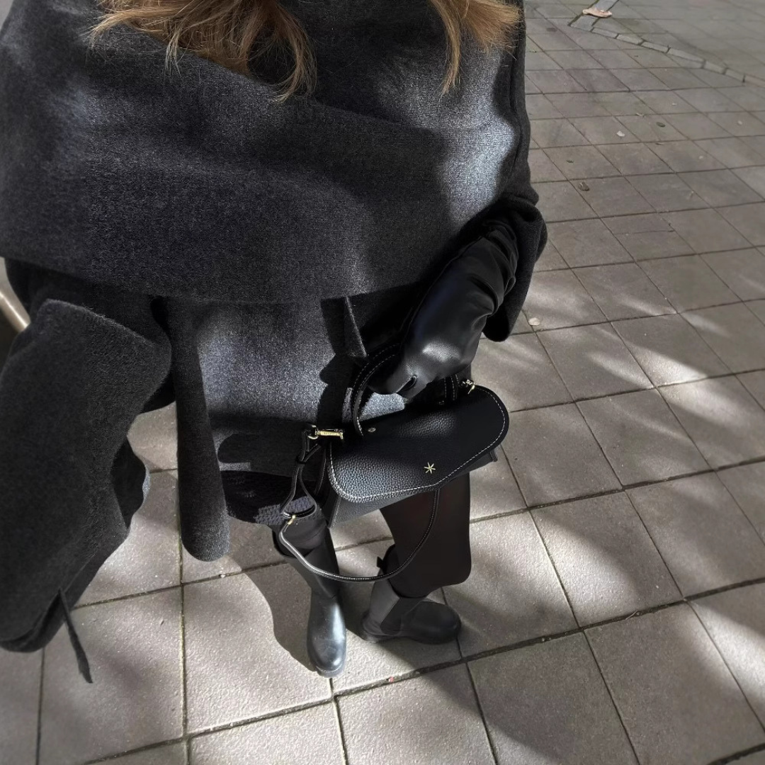 Emma ženski pončo – asimetričan od vune, elegantan i idealan za zimsku toplinu