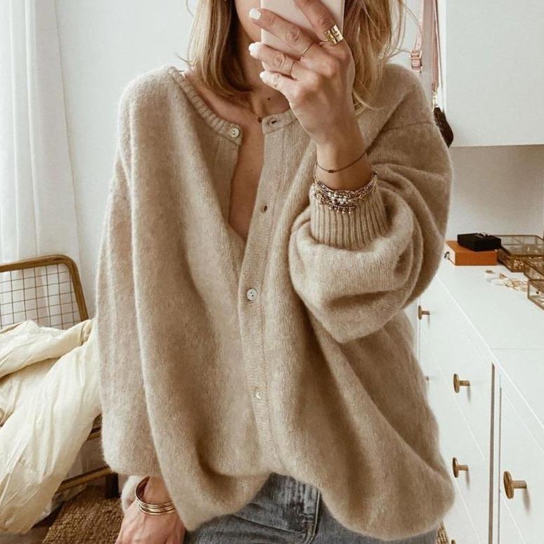 Cardigã Lindy Oversize Mulher – Casaco Macio com Botões e Corte Descontraído Moderno