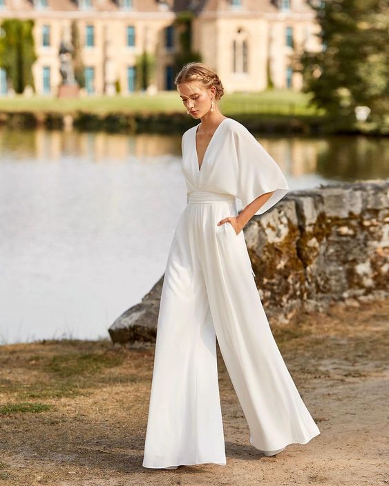 Suzette Combinaison Femme – Combinaison Élégante avec Décolleté Plongeant & Jambes Larges pour un Look Raffiné