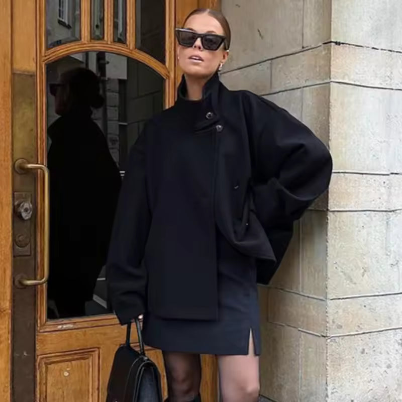 Elise Kort Kåpe Dame – Elegant, Komfortabel og Allsidig med Dobbelspent Design