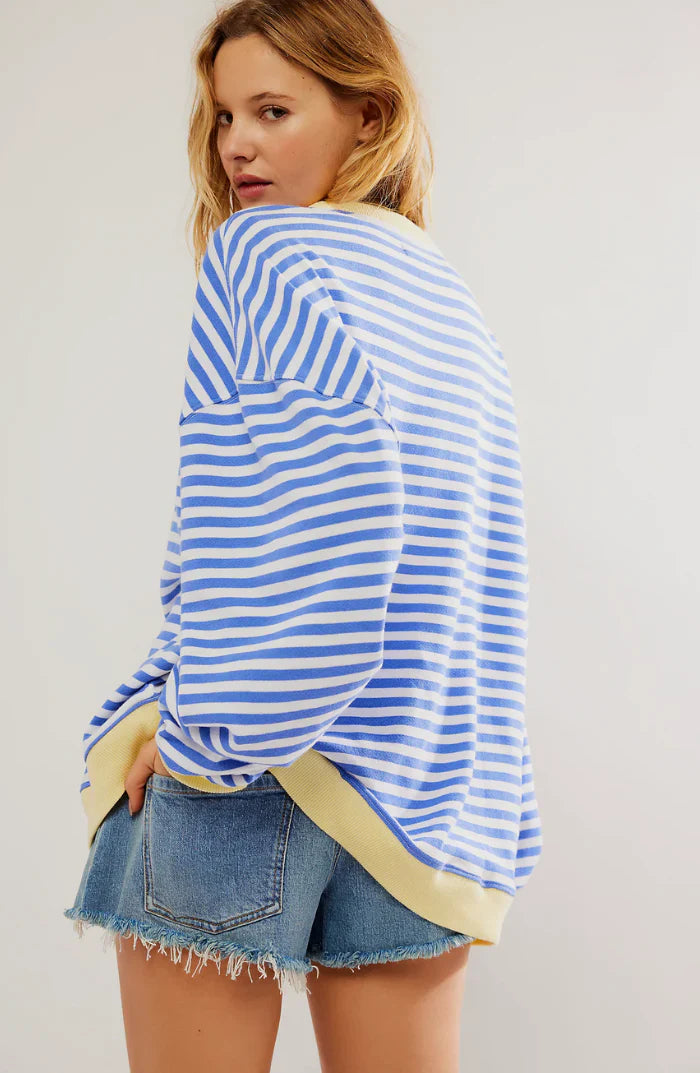 Bluza Mila Oversized – wygodna bluza z klasycznymi paskami i kontrastowymi detalami