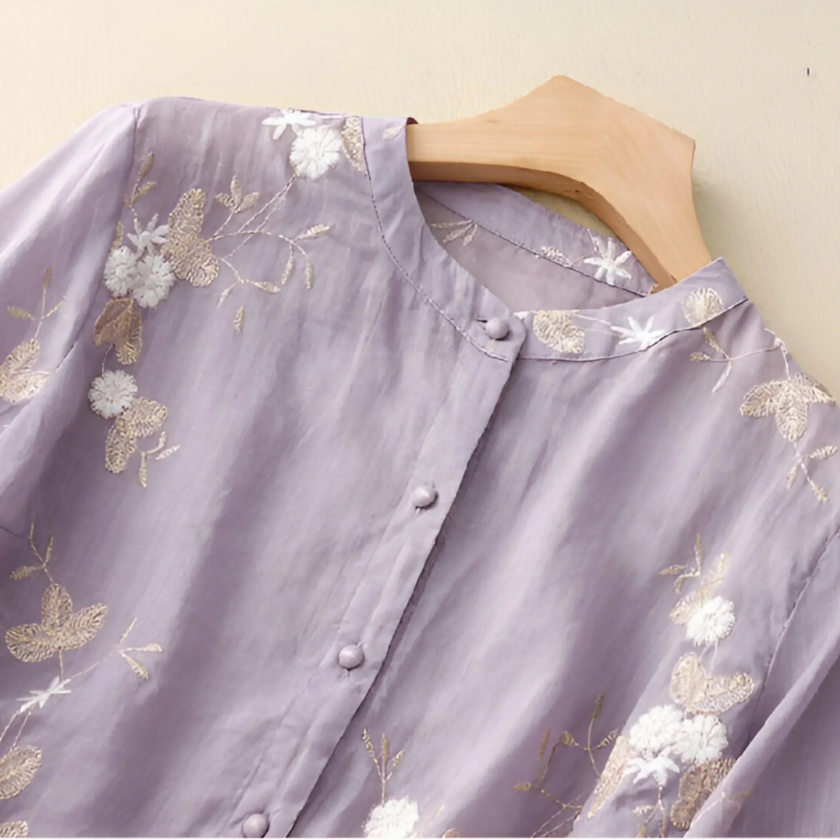 Emily Blouse Femme – Blouse Fleurie Élégante en Tissu Aérien à Coupe Classique