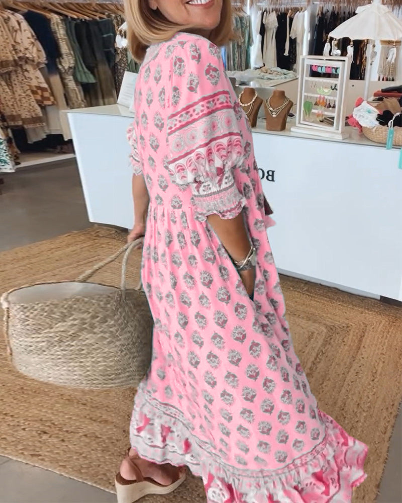 Kleid Femme Tallulah – bedrucktes Kleid mit V-Ausschnitt, halblangen Ärmeln & bequemer Passform