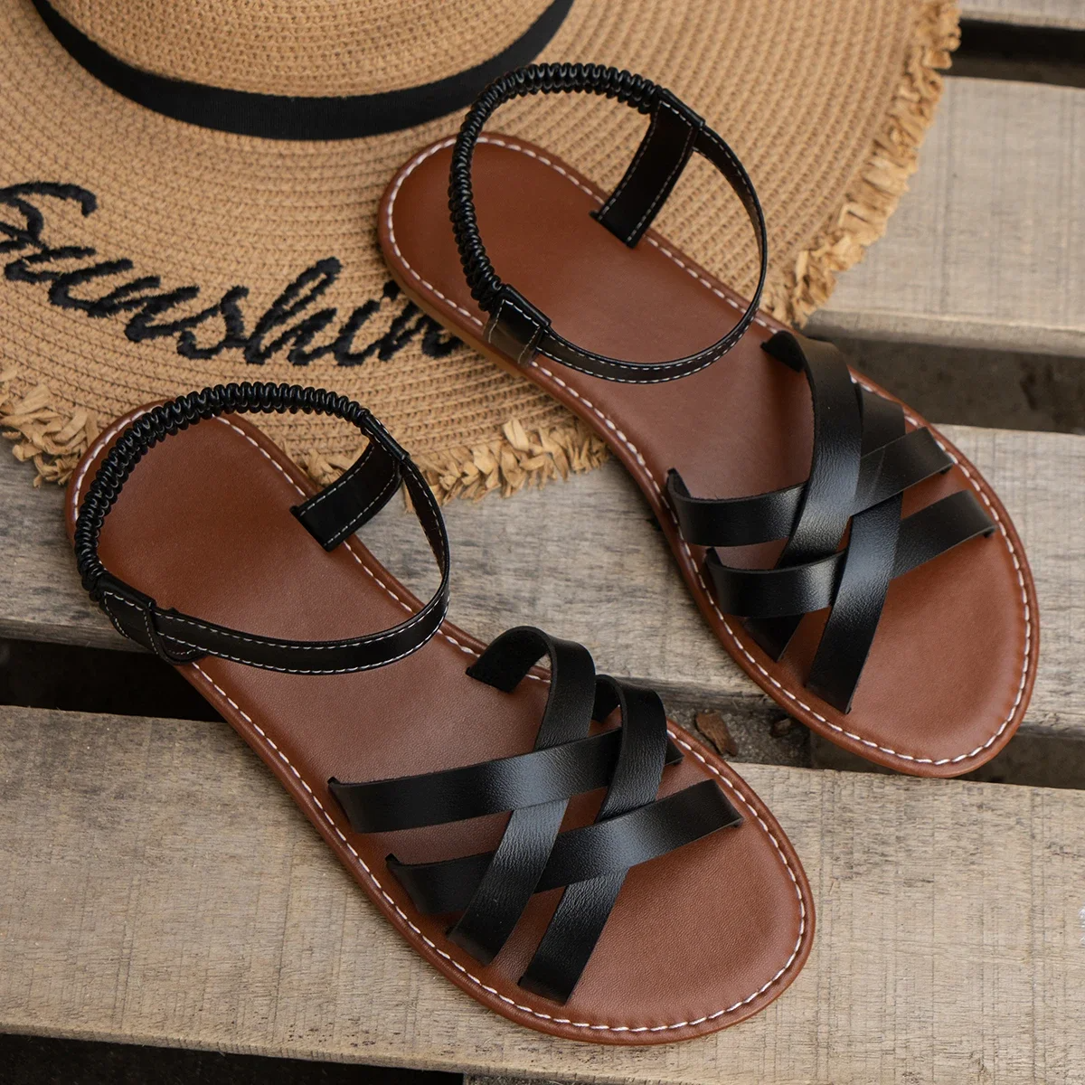 Sloane Sandalen Damen – Flache Sandalen mit gekreuzten Riemen mit Komfort & lässigem Stil