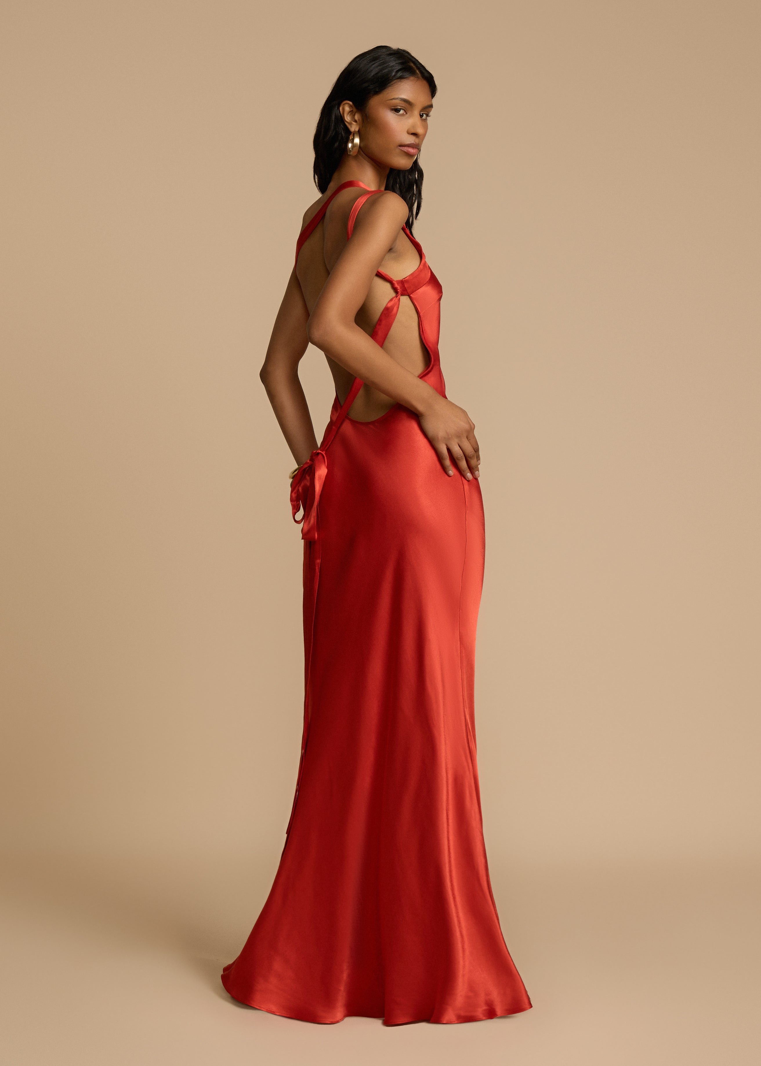 Elena Robe Longue Femme – Rochie de seară din satin de mătase cu spate gol și decolteu asimetric