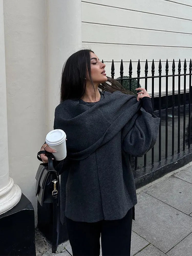 Emma ženski pončo – asimetričan od vune, elegantan i idealan za zimsku toplinu