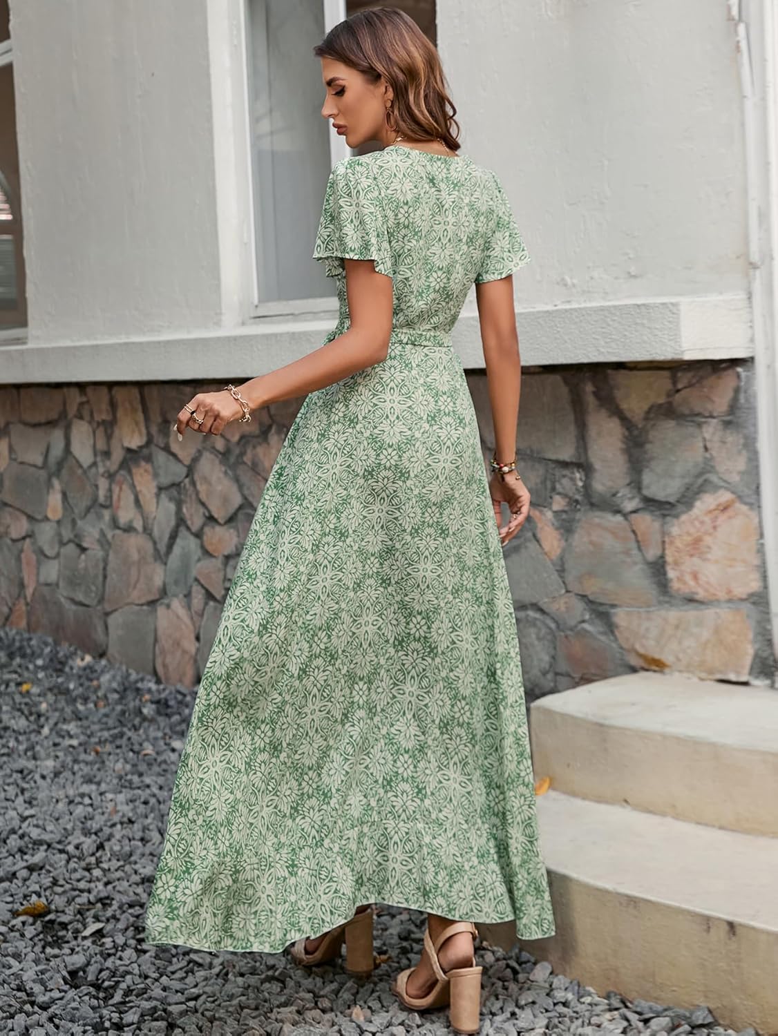 Rochie damă Celine boemă cu flori – decolteu în V cu închidere tip cache-cœur, midi fluidă, mâneci cu volane