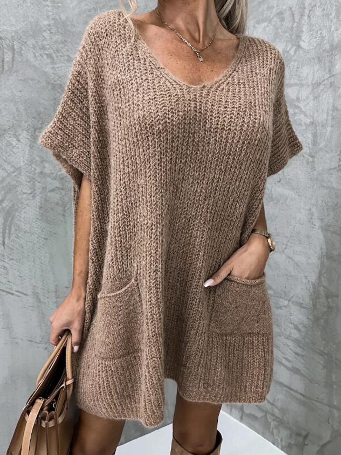 Francesca vestido de punto para mujer – tejido suave con cuello en V, corte relajado, mangas cortas y bolsillos delanteros