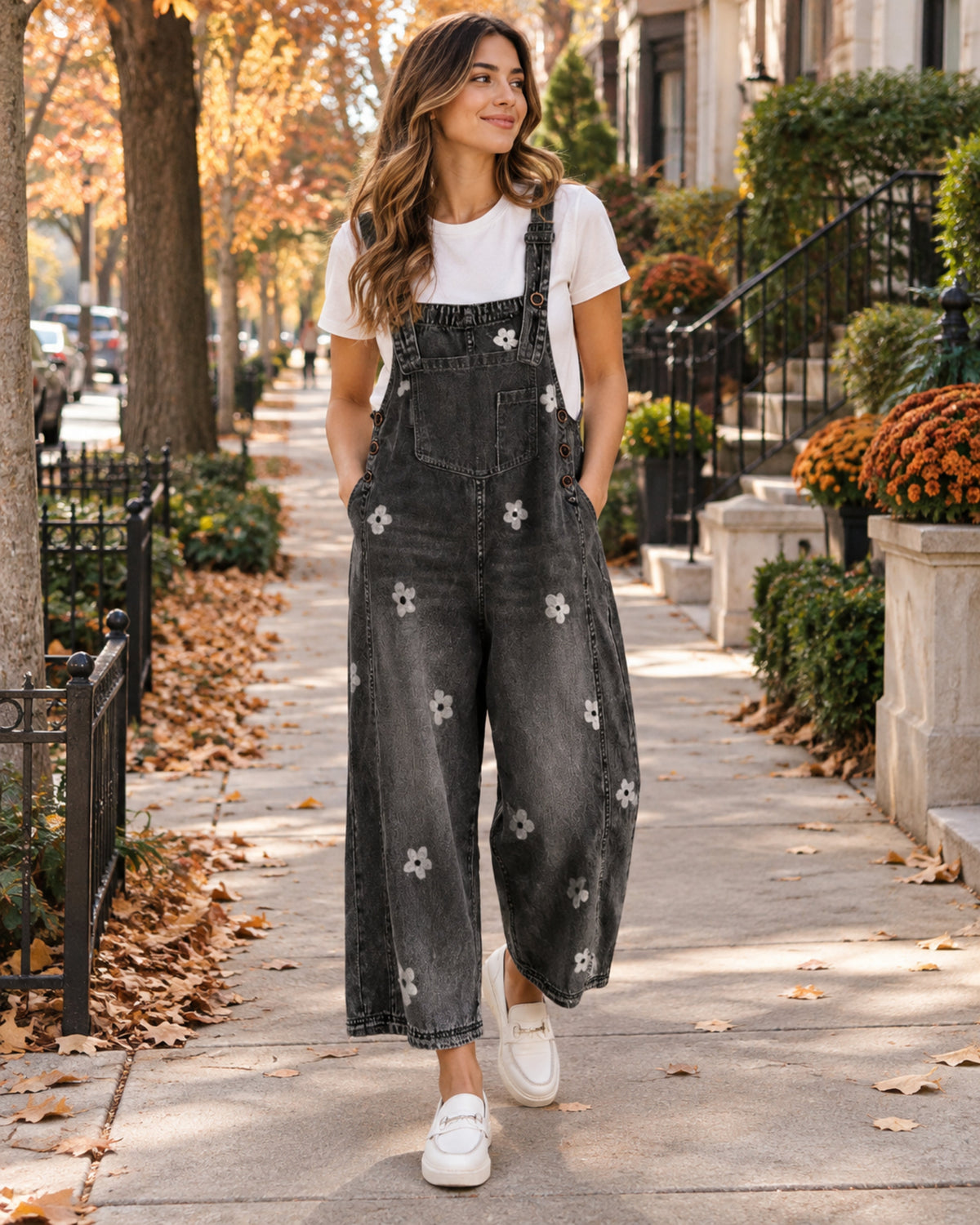 Elara Salopette en Jean Fleurie Femme – Coupe Large, Bretelles Réglables & Poches