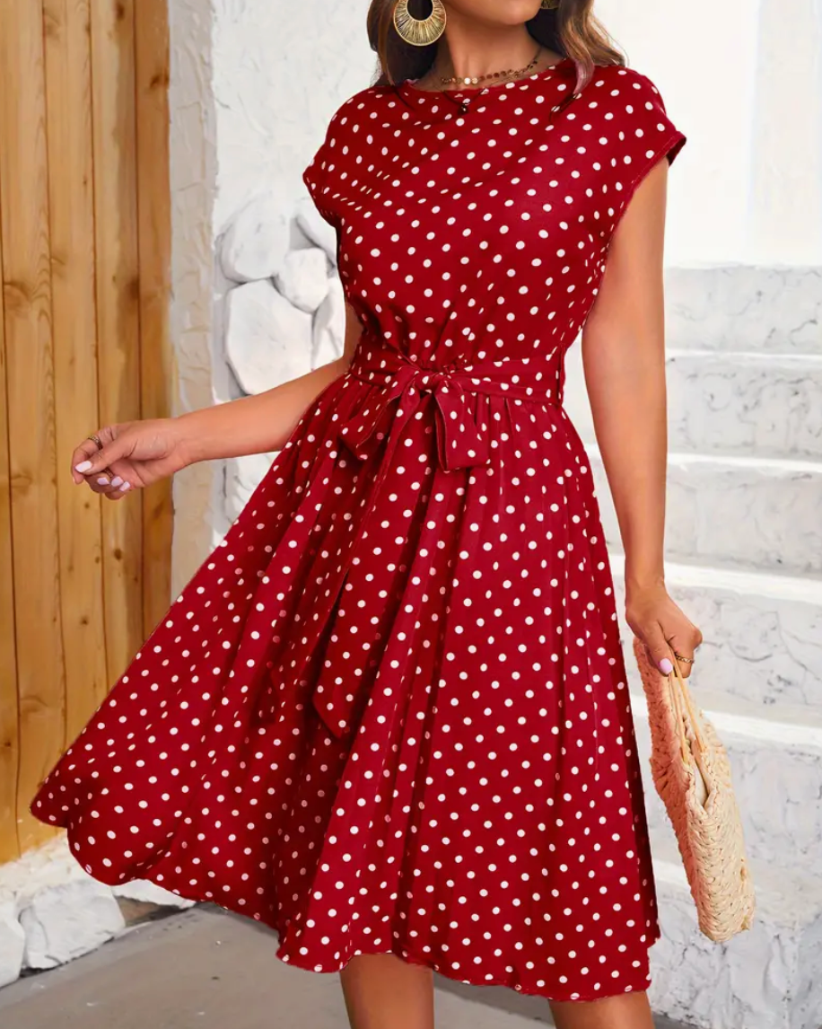 Sommerkjole Dame Thea – Vintage prikkete kjole med flytende snitt og tidløs eleganse