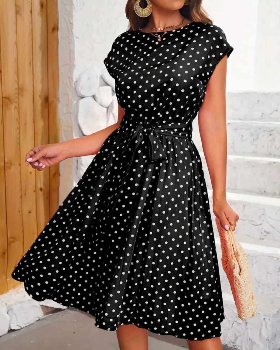 Sommerkjole Dame Thea – Vintage prikkete kjole med flytende snitt og tidløs eleganse