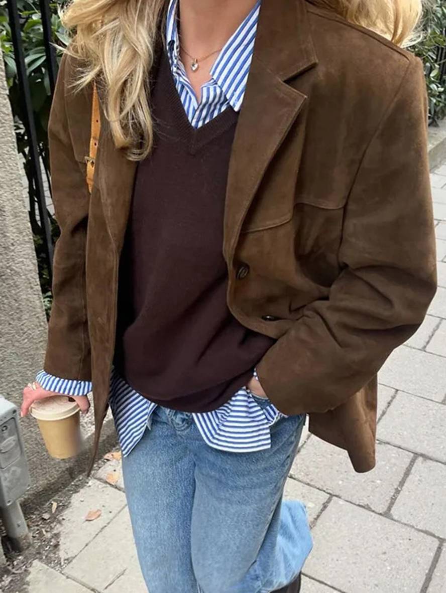 Kurtka damska Chelsea Vintage Suede – luźny krój, elegancka i praktyczna z kieszeniami