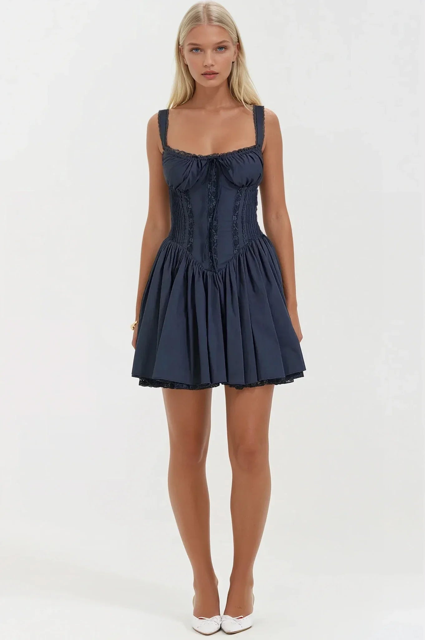 Syra Robe Courte Dame – Satin Corset Kjole med Udsvinget Babydoll Nederdel & Blonder Finish